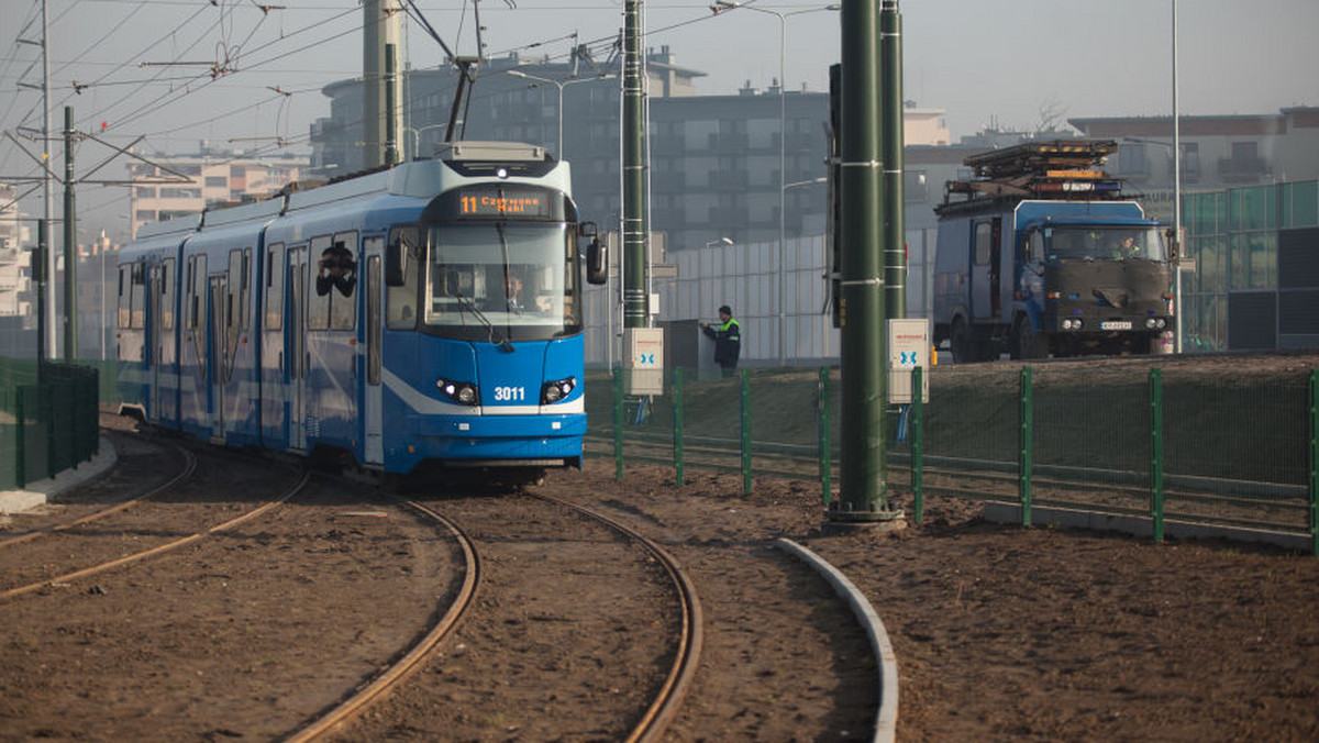 Nie żyje pasażer tramwaju linii numer 50, który w ubiegłym tygodniu wypadł z pojazdu - dowiedziała się reporterka KRK FM. Mężczyzna zmarł w szpitalu.