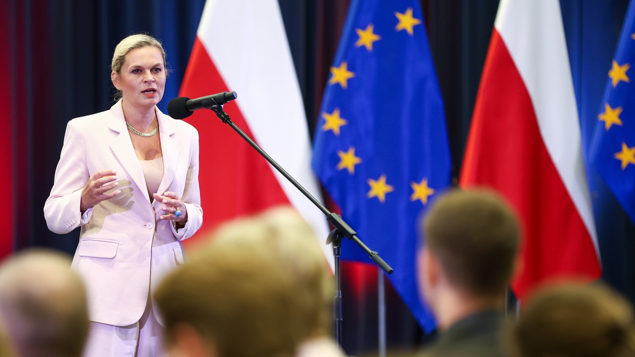 Barbara Nowacka o obowiązkowych pracach domowych. "Nie wróci stan wariactwa"