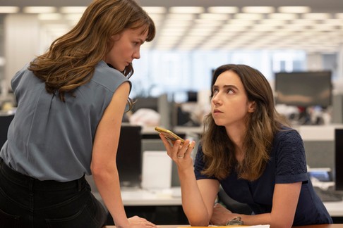 Kadr z filmu „Jednym głosem. Na zdjęciu: MeganTwohey (Carey Mulligan)i Jodi Kantor (Zoe Kazan). 