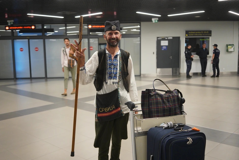 Putnik iz aviona koji je jutros sleteo iz Tel Aviva u Beograd 