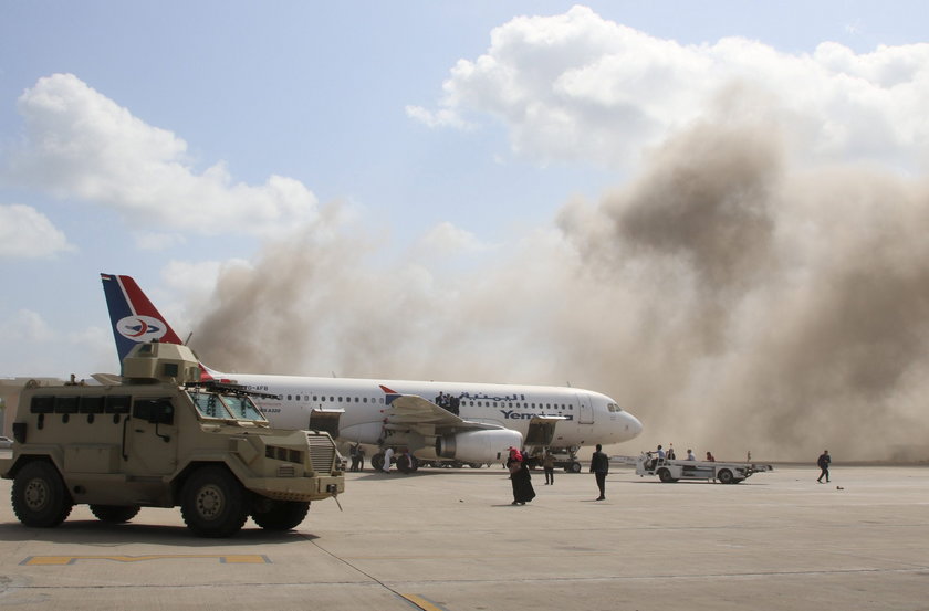 Eksplozja na lotnisku w Adenie. Nie żyje blisko 30 osób, ponad 50 rannych