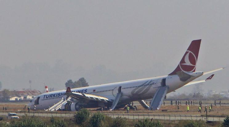 Kicsúszott a kifutópályáról a Turkish Airlines gépe
