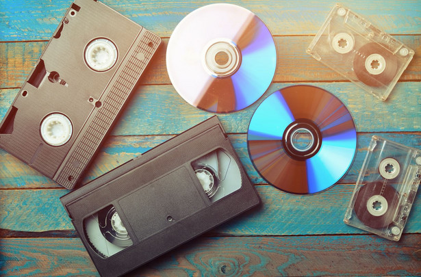 Kasety wideo, płyty CD, kasety magnetofonowe. Do niedawna CD były jeszcze w powszechnym użyciu