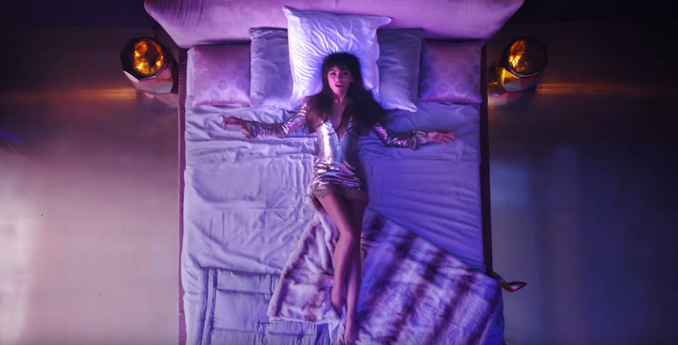"Versace On The Floor": Zendaya w teledysku Bruno Marsa