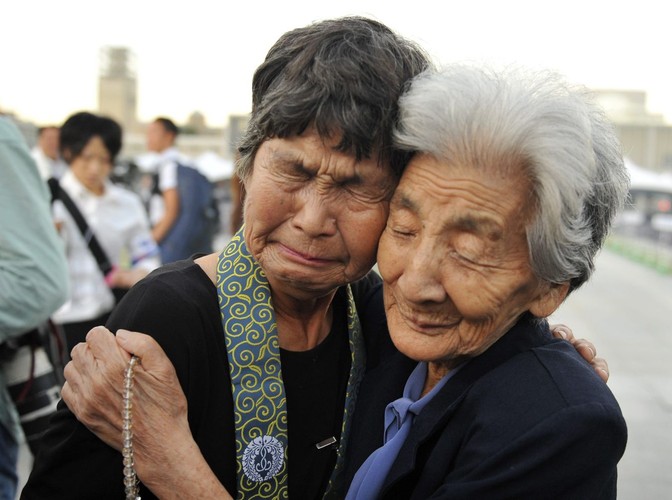 Tsuyuko Nakao i Kinuyo Ikegami przeżywają 65-rocznicę zrzucenia przez Amerykanów bomby atomowej na Hiroszimę