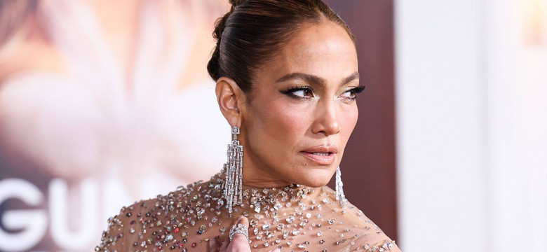 Jennifer Lopez pozuje w odważnym body. "Naturalna piękność"