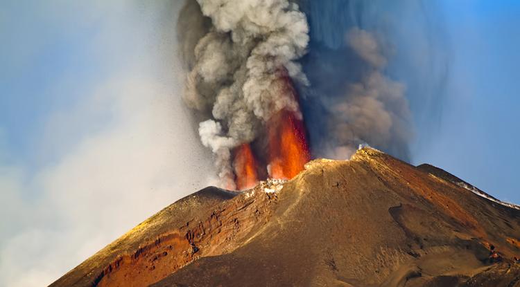 Újra kitört az Etna: még a föld is beleremegett - VIDEÓ