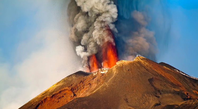 Újra kitört az Etna: még a föld is beleremegett - VIDEÓ