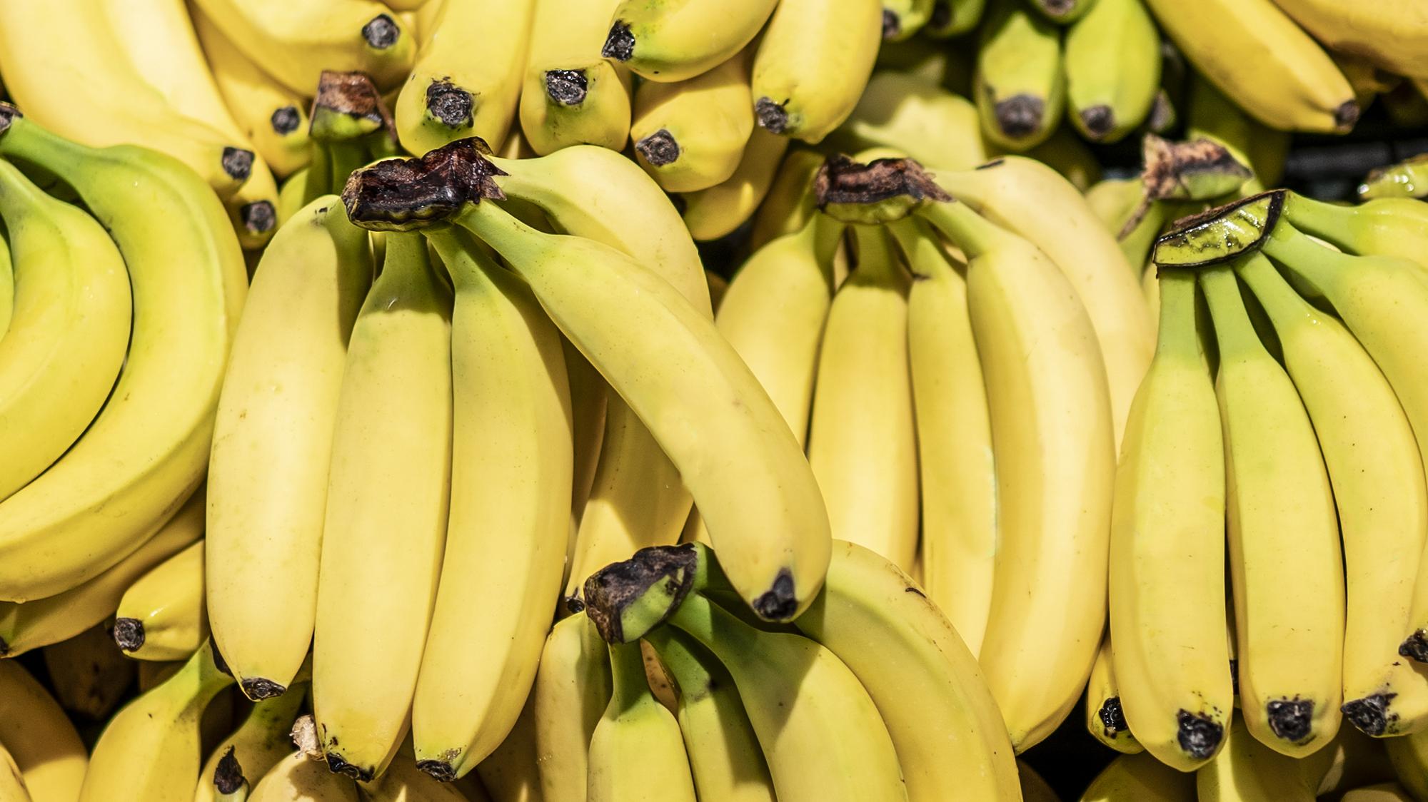 Zamestnanci supermarketov objavili kokaín v prepravkách s banánmi. (ilustračné foto)