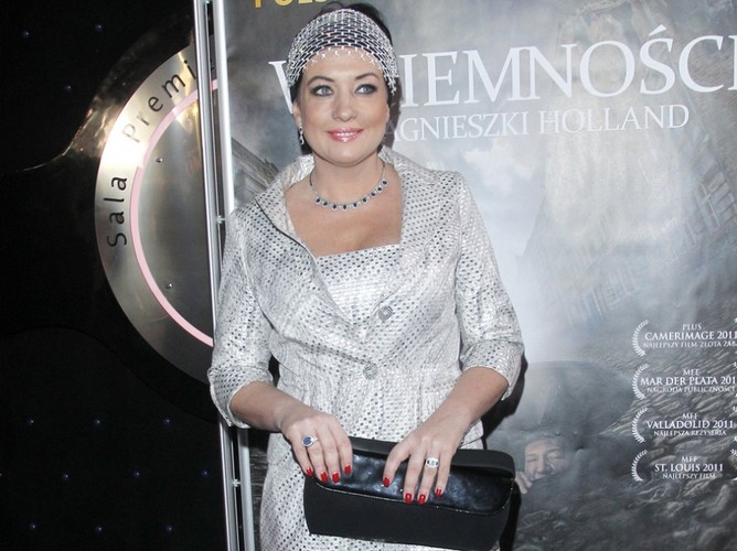 Błyszcząca biel i czarne dodatki - przepis na sukces?