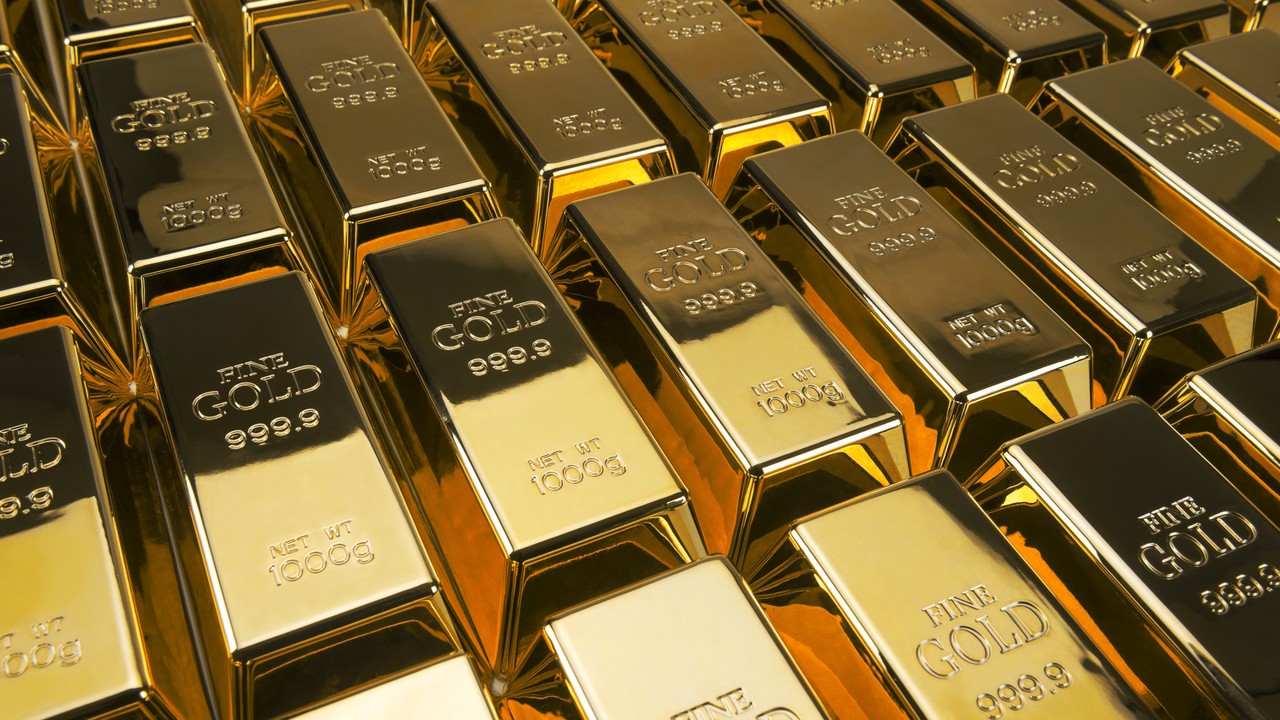 Złoto bije kolejne rekordy. Ekspert finansowy radzi, jak na tym skorzystać. "Niewielu inwestorów zdaje sobie z tego sprawę"