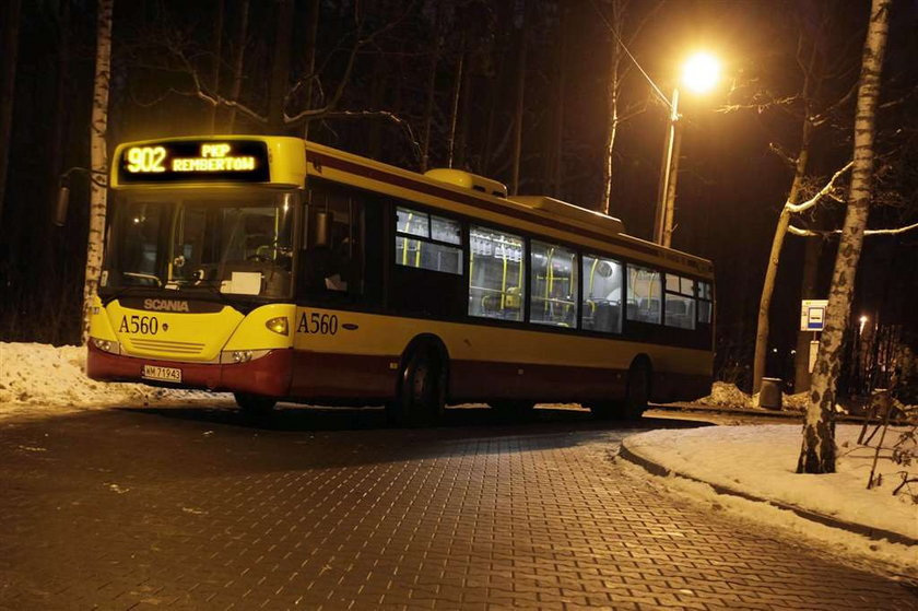 Ten autobus wozi tylko powietrze