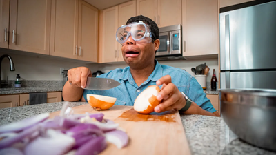 How to cut onions without crying [usadaily]