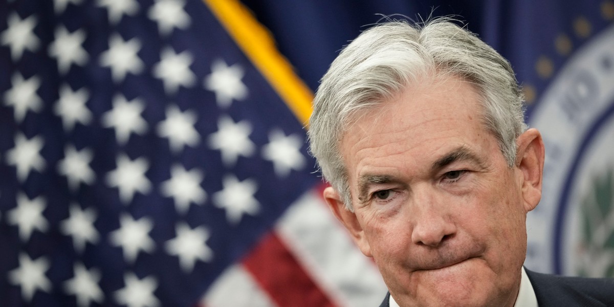 Amerykański bank centralny wciąż podwyższa stopy. Na zdjęciu Jerome Powell, przewodniczący Fed.