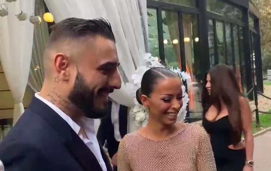 Darko Lazić sa devojkom, a u pozadini Ana Sević