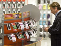 KE: Firmy telekomunikacyjne okradają klientów poprzez opłaty roamingowe