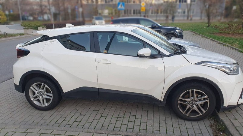 Skradziona Toyota C-HR w Otwocku