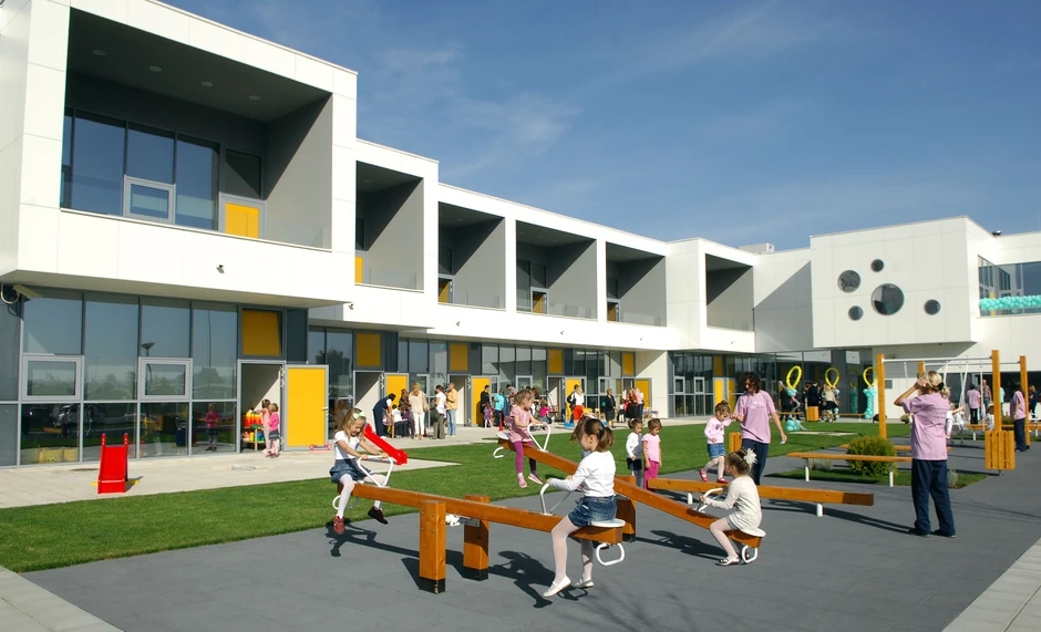 Samo trećina dece se vraća u vrtiće