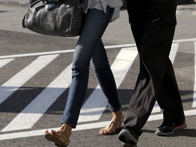 Szczupłe nogi Jessici Michibaty