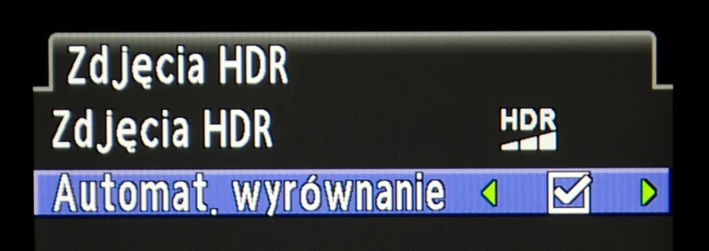 W niektórych aparatach w trybie HDR możemy włączyć automatyczne wyrównanie - jest to przydatne, gdy fotografujemy z ręki i kolejne kadry mogą być przesunięte