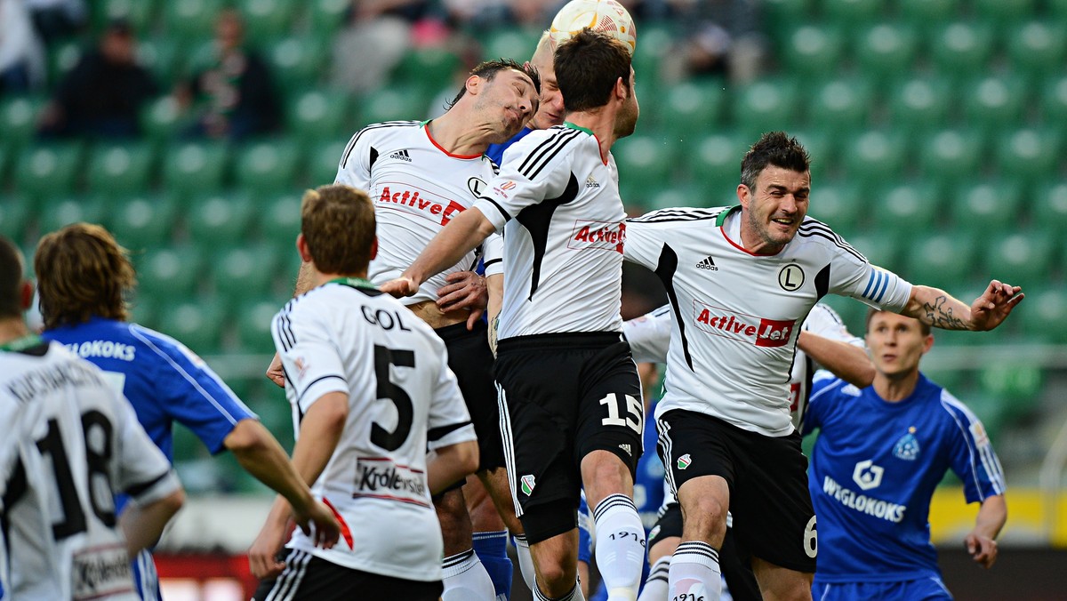 Legia Warszawa wygrała z Ruchem Chorzów 2:1 (0:0) w rewanżowym meczu półfinału Pucharu Polski i awansowała do finału tych rozgrywek. Obrońcy trofeum wyeliminowali wicemistrzów kraju i staną przed szansą zdobycia trofeum po raz trzeci z rzędu. W rewanżowym meczu arbiter Tomasz Musiał podyktował aż trzy rzuty karne.