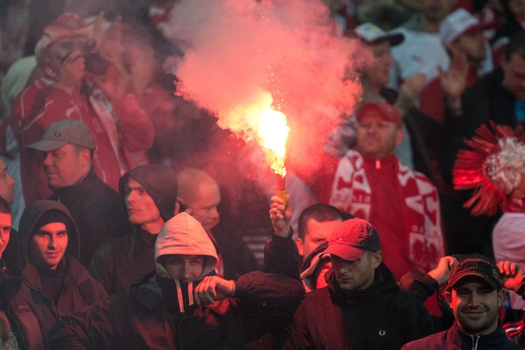 Race, gwizdy i wtargnięcie na murawę. Tak Polacy kibicowali na Wembley