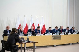 Komisja weryfikacyjna z szerokim dostępem do danych