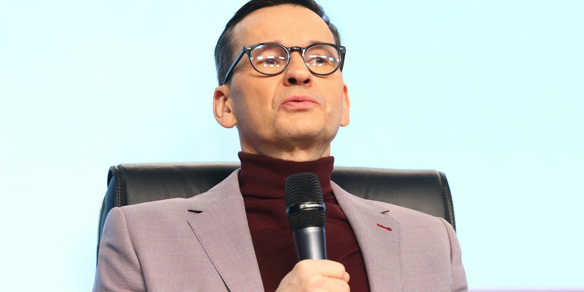 Mateusz Morawiecki w obecnym i w poprzednim sondażu zajął drugie miejsce. Liderzy się jednak zmieniali