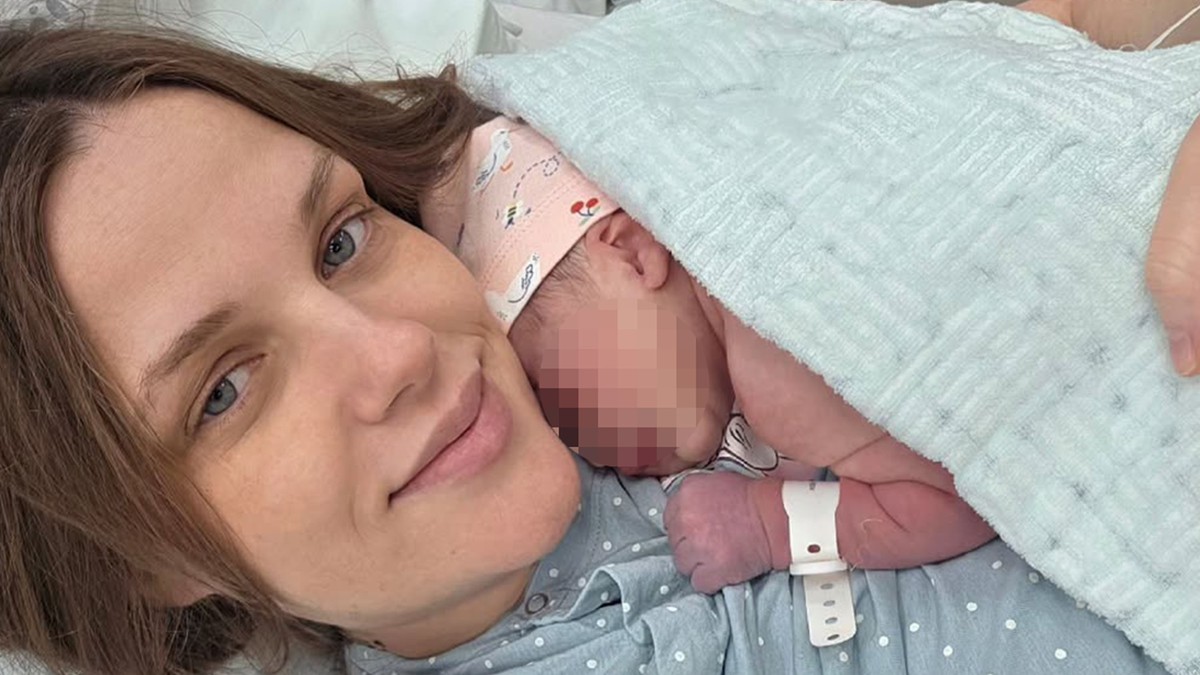 PORODILA SE LEJLA HOT Pevačica na svet donela devojčicu: 