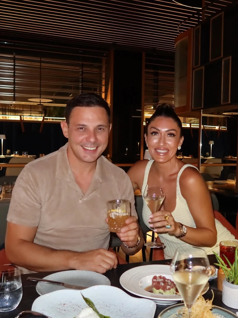 Hana pokazala kako uživa sa mužem