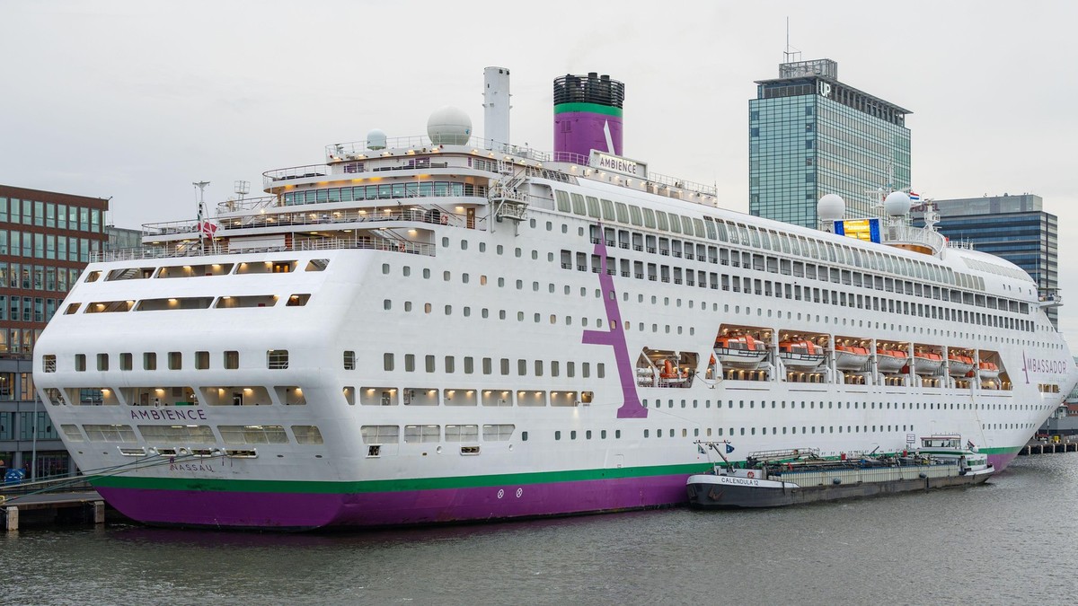 Ilustracija: Ambassador Cruise Line kruzer u Amsterdamu
