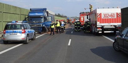 Tir wjechał w pracujących drogowców. Dwóch nie żyje