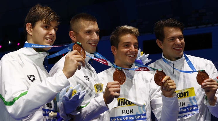 Németh (balról), Kozma, Bohus és Holoda a világbajnoki bronzzal: bravúrjukkal mindenkit 
megleptek /Fotó: Fuszek Gábor