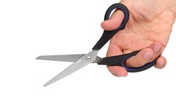 Fryzjer zakażony koronawirusem strzygł klientów. Teraz mają kwarantannę