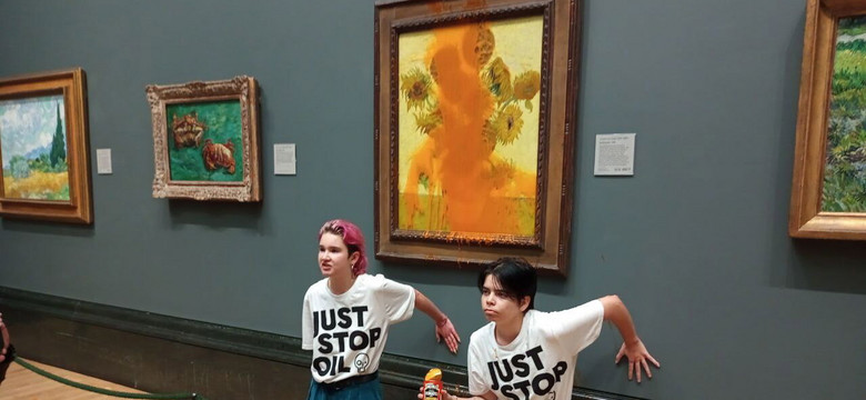 Aktywiści zaatakowali Słoneczniki van Gogha. Oblali obraz zupą i przykleili się do ściany