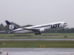 Jedna trzecia pracowników pod nóż? LOT wdraża plan naprawczy