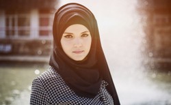 Chciała nosić chustę muzułmańską w miejscu pracy. TSUE wydał wyrok