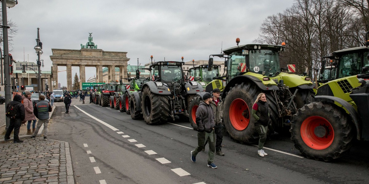 Protest pod Bramą Brandenburską.