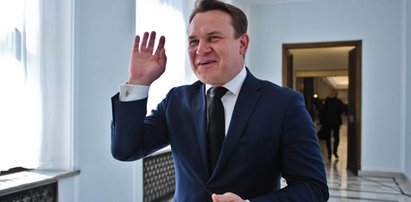 Poseł PiS był przy egzorcyzmach. "Gwoździe się materializowały"