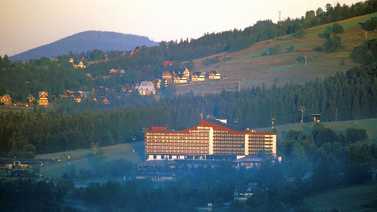 W górach powstaje coraz więcej hoteli o wysokim standardzie; gorzej jest z infrastrukturą drogową i narciarską, pisze "Puls Biznesu".