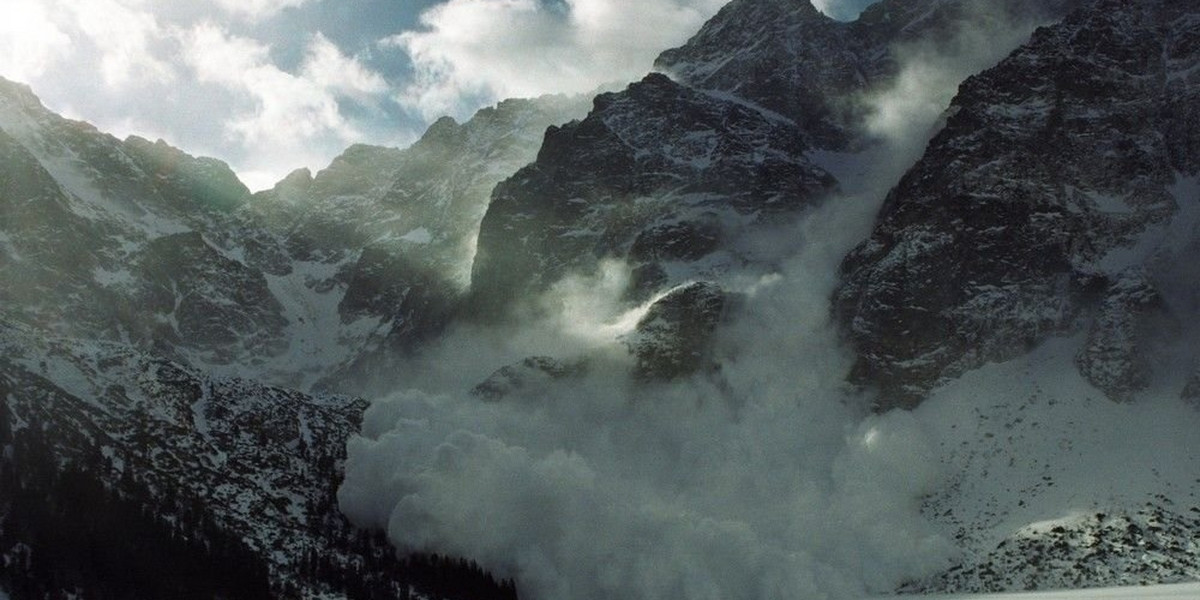 Śnieg i wiatr w Tatrach. Jest ostrzeżenie TOPR z Zakopanego.