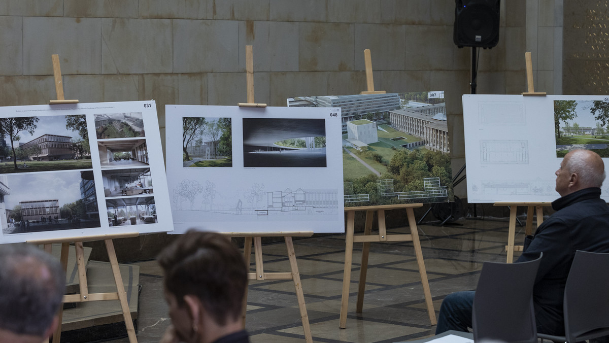 <strong>Ogłoszono wyniki konkursu organizowanego przez Muzeum Narodowe w Warszawie wraz ze Stowarzyszeniem Architektów Polskich na opracowanie koncepcji Centrum Konserwatorsko-Magazynowego Muzeum Narodowego w Warszawie. Zwycięski projekt przygotowała pracownia architektoniczna P2PA z Wrocławia. Nowy pawilon powstanie na tyłach Gmachu Głównego, w parku na Książęcem. Inwestycja jest możliwa dzięki dotacji Ministerstwa Kultury i Dziedzictwa Narodowego na wydatki inwestycyjne pod nazwą "Budowa Centrum Konserwatorsko-Magazynowego Muzeum Narodowego w Warszawie".</strong>