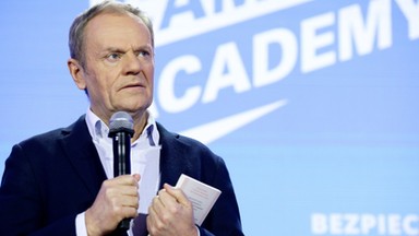 Unijna dyrektywa uderzy w Polskę. Tusk atakuje Morawieckiego. "Ponura cisza"