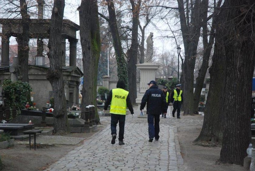 To on zdemolował zabytkowy cmentarz