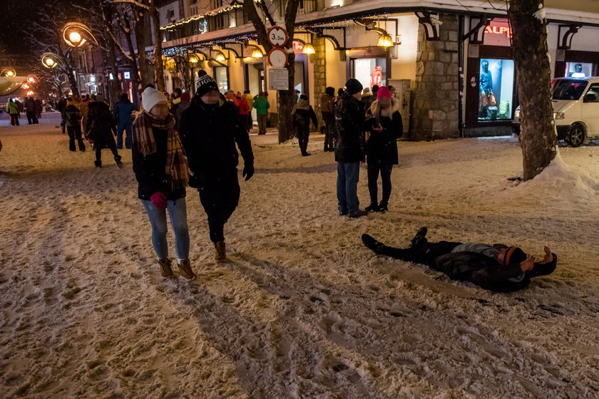 Policjantowi puściły nerwy? Kontrowersyjne nagranie z Zakopanego