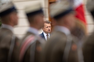 Obrotowe drzwi dla człowieka Błaszczaka. Kim jest Sebastian Chwałek?