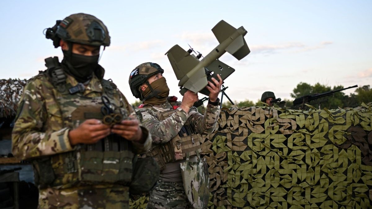 Rusia folosește o tactică din Al Doilea Război Mondial pentru a opri dronele ucrainene: ce sunt baloanele de baraj și cum funcționează cablurile din kevlar
