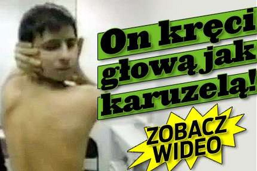 On kręci głową jak karuzelą! WIDEO