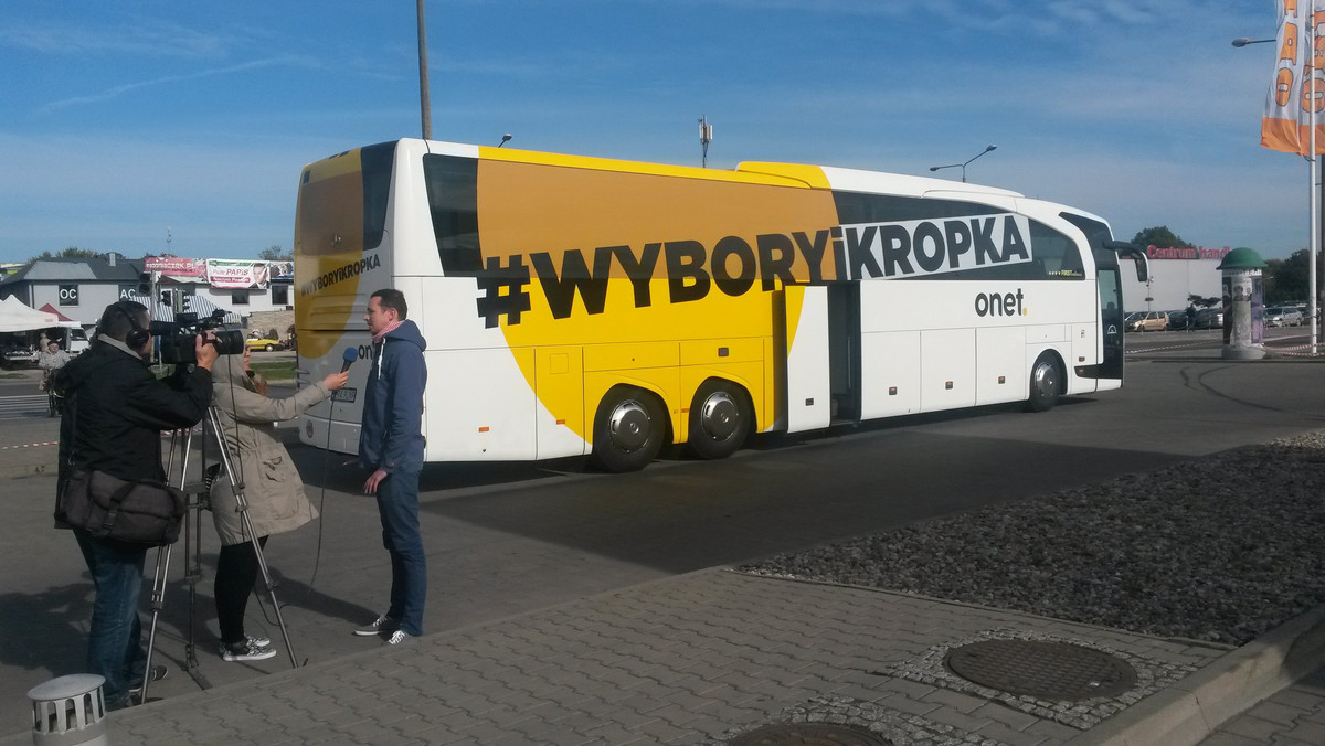 W czwartek w Polskę ruszył nasz Onetobus. Akcja #WYBORYikropka dopiero się zaczęła, a już odbija się szerokim echem w mediach i portalach społecznościowych. Na Twitterze nie omieszkał jej skomentować nawet Jarosław Kuźniar.
