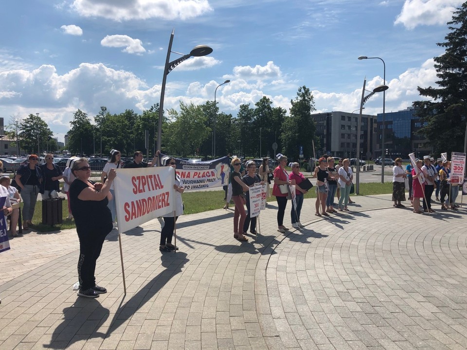 Strajk pielęgniarek i położnych w Kielcach